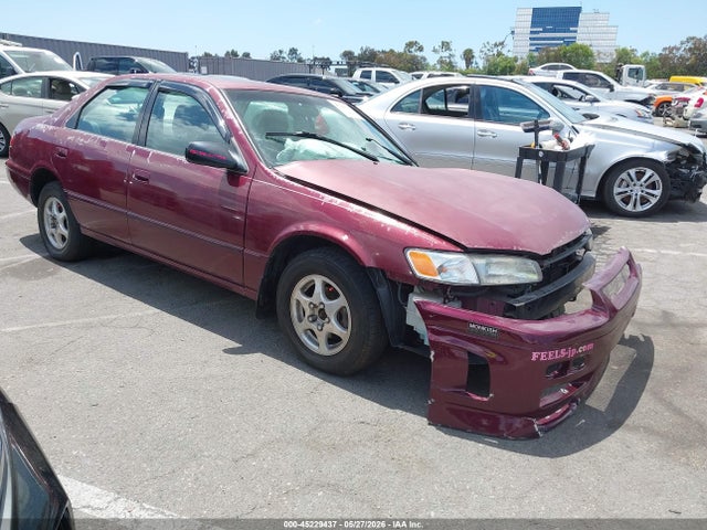 Salvage Toyota Camry Image