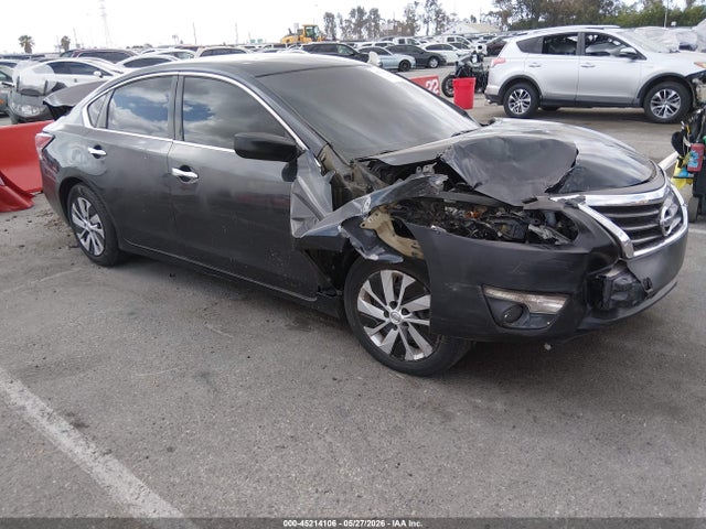 Salvage Nissan Altima Image