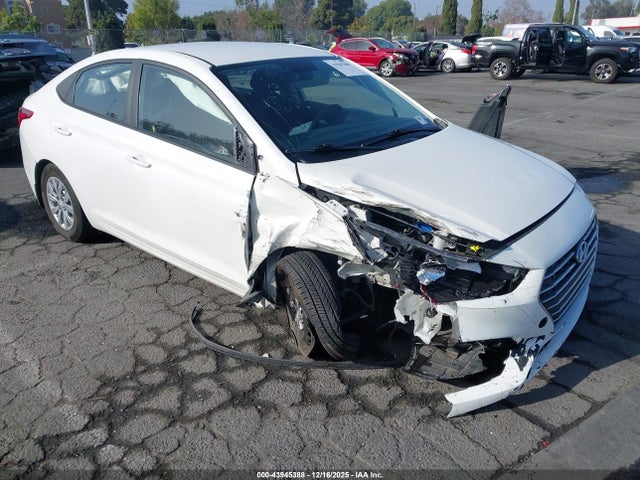 Salvage Hyundai ACCENT Image