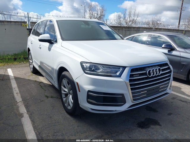 Salvage Audi Q7 Image