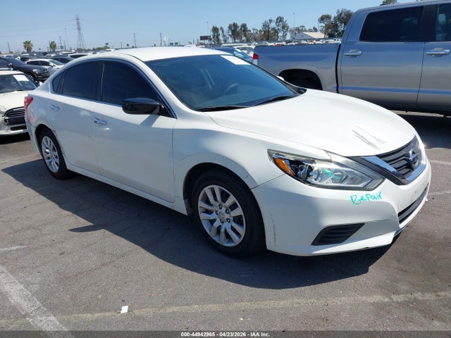 Salvage Nissan Altima Image