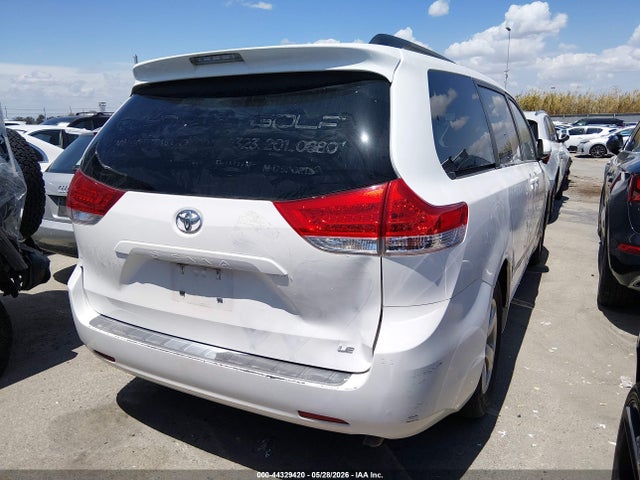 Toyota Sienna Le V6 8 Passenger