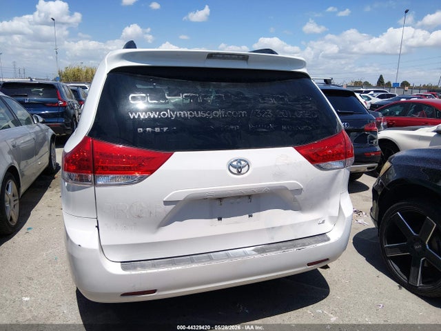 Toyota Sienna Le V6 8 Passenger
