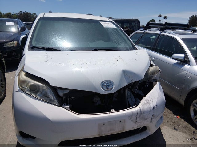 Toyota Sienna Le V6 8 Passenger
