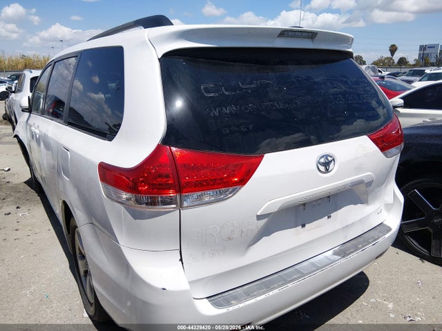 Toyota Sienna Le V6 8 Passenger