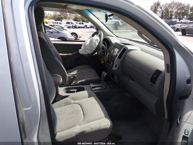 Nissan Frontier Sv