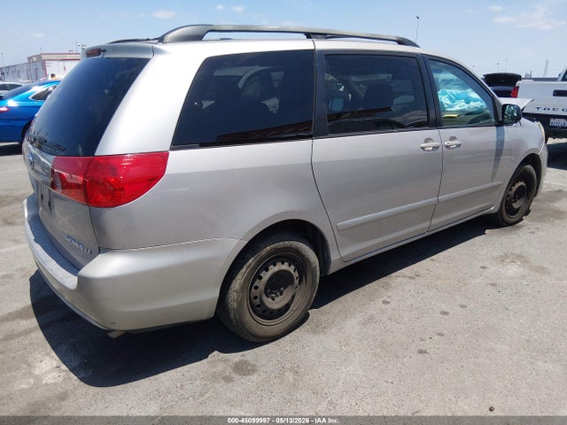 Toyota Sienna Le