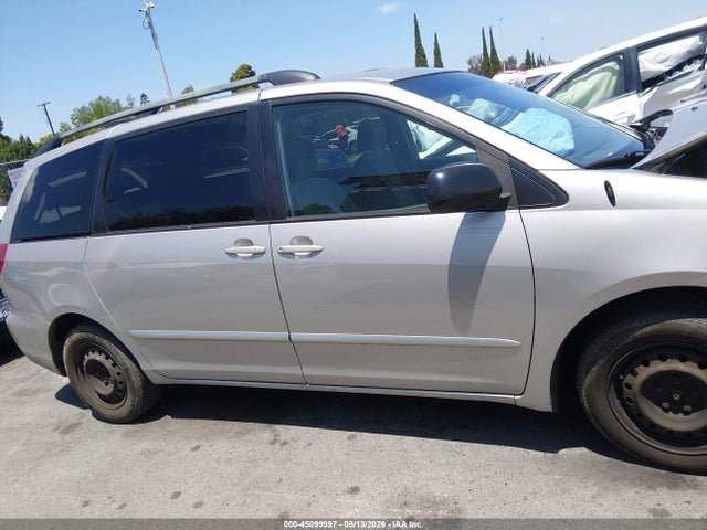 Toyota Sienna Le