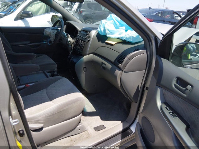 Toyota Sienna Le