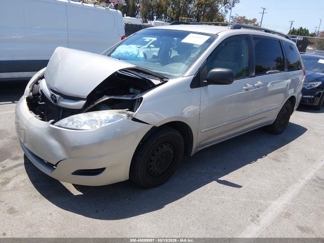 Toyota Sienna Le