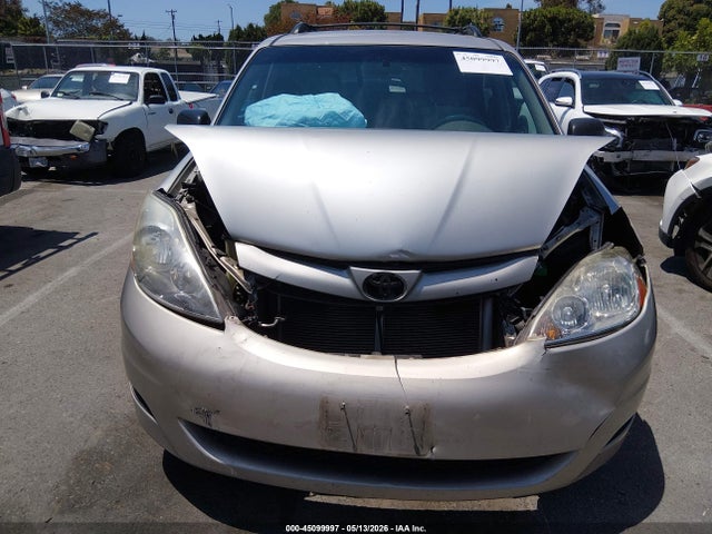 Toyota Sienna Le