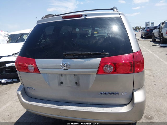 Toyota Sienna Le