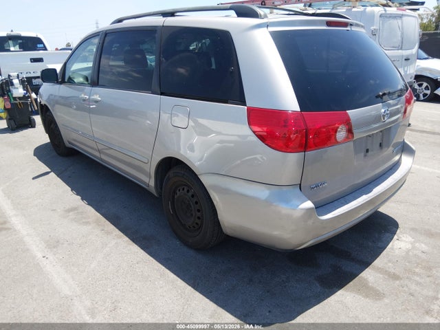 Toyota Sienna Le
