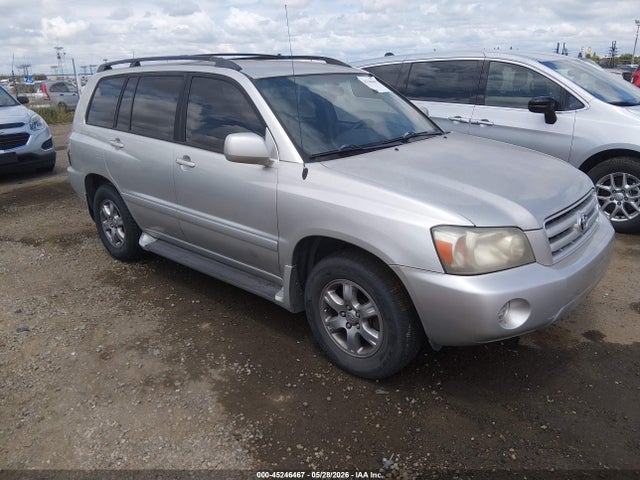 Salvage Toyota Highlander Image