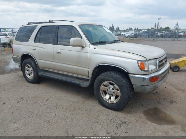 Salvage Toyota 4Runner Image