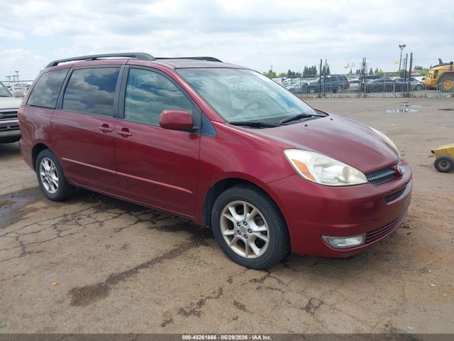Salvage Toyota Sienna Image