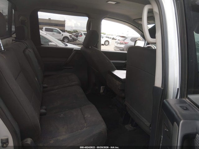 Nissan Titan Sv