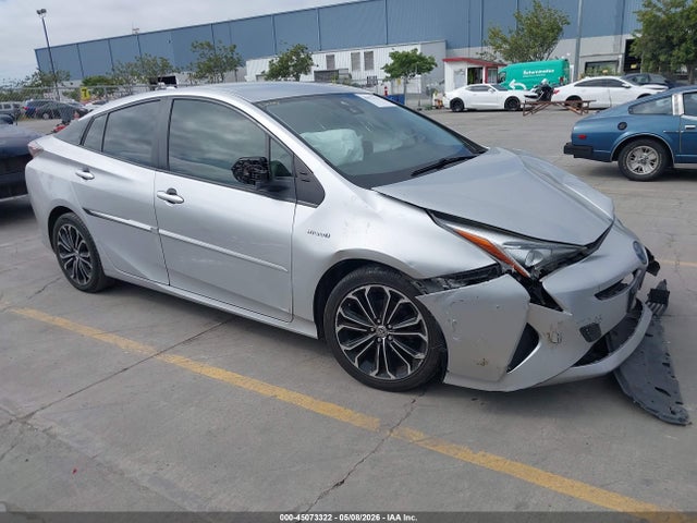 Salvage Toyota Prius Image