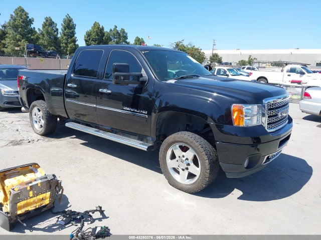 Salvage GMC Sierra 2500 Image