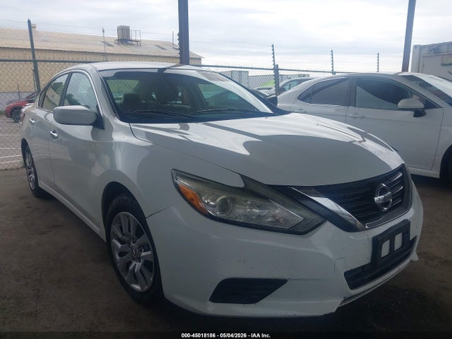 Salvage Nissan Altima Image