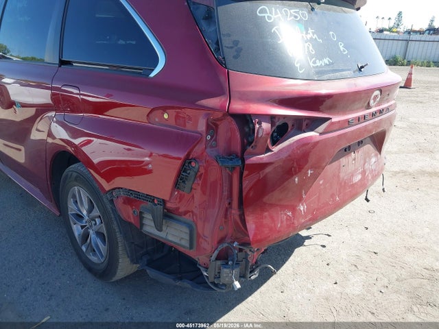 Toyota Sienna Le