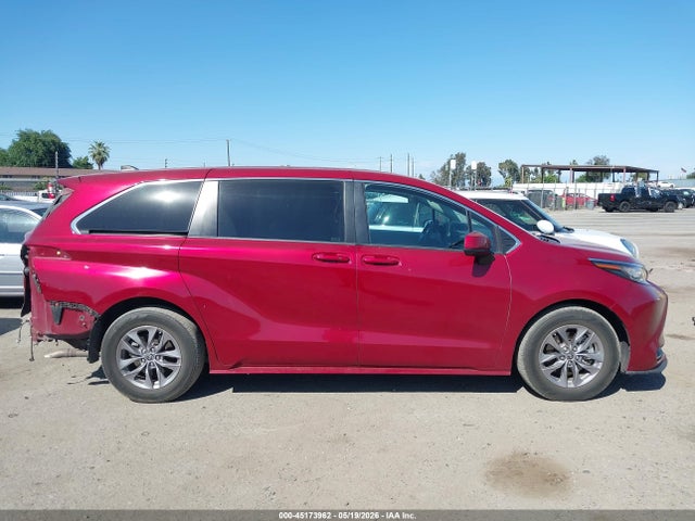Toyota Sienna Le