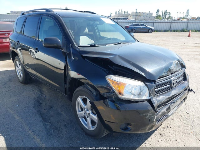 Salvage Toyota RAV4 Image