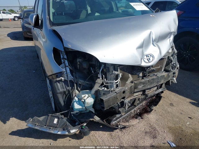 Toyota Sienna Xle Premium 8 Passenger