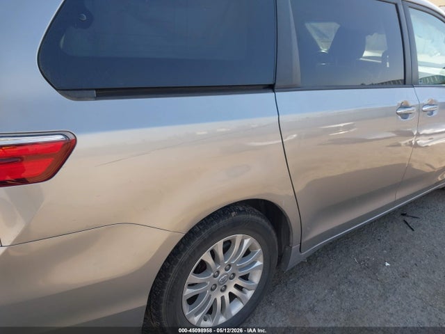 Toyota Sienna Xle Premium 8 Passenger