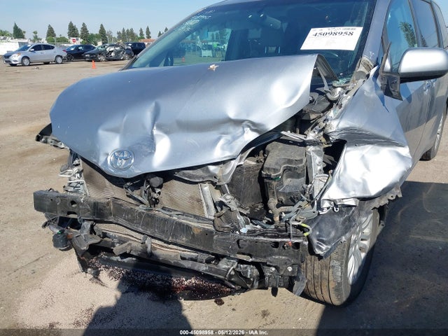 Toyota Sienna Xle Premium 8 Passenger