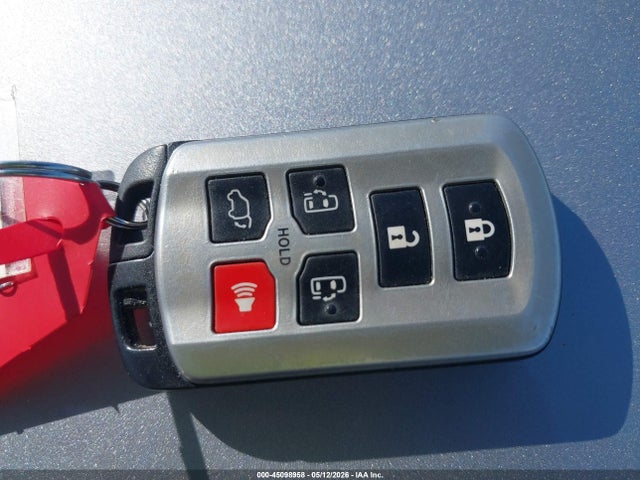 Toyota Sienna Xle Premium 8 Passenger