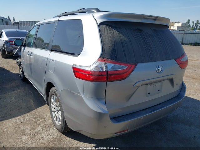 Toyota Sienna Xle Premium 8 Passenger