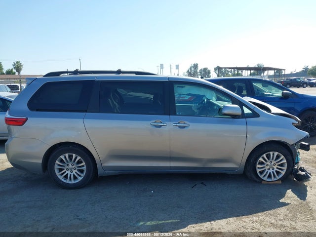 Toyota Sienna Xle Premium 8 Passenger