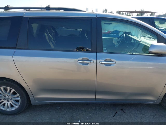 Toyota Sienna Xle Premium 8 Passenger