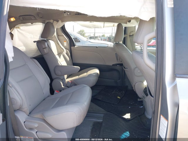 Toyota Sienna Xle Premium 8 Passenger
