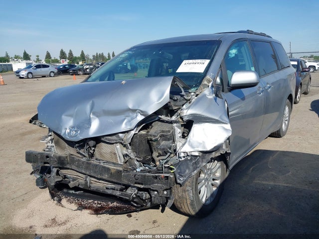 Toyota Sienna Xle Premium 8 Passenger