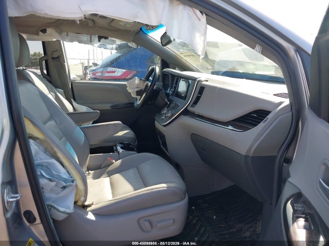 Toyota Sienna Xle Premium 8 Passenger