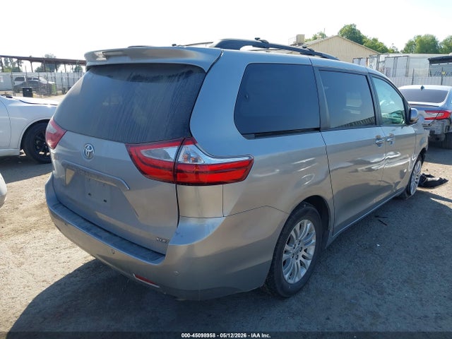 Toyota Sienna Xle Premium 8 Passenger