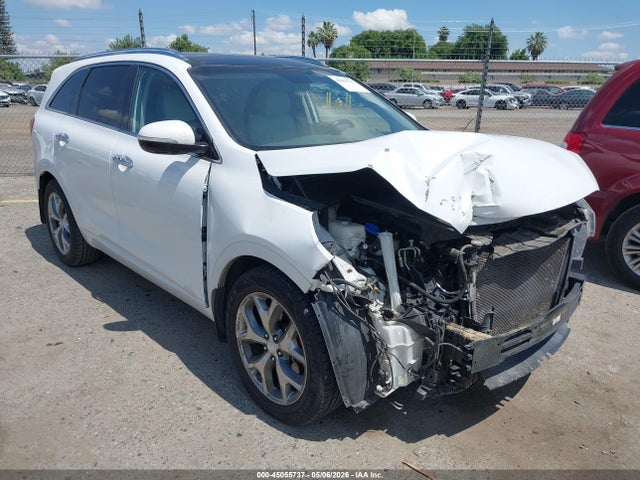 Salvage Kia Sorento Image