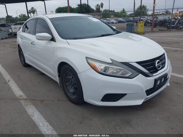 Salvage Nissan Altima Image