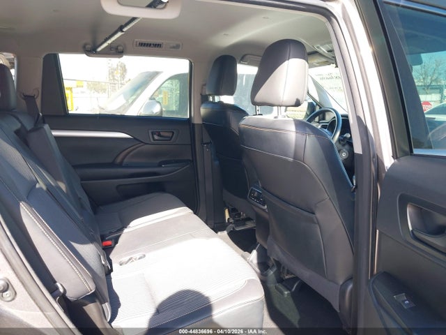 Toyota Highlander Le Plus V6