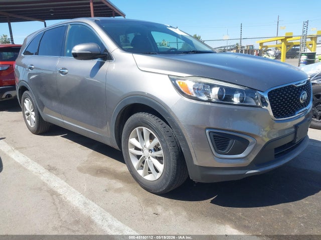Salvage Kia Sorento Image