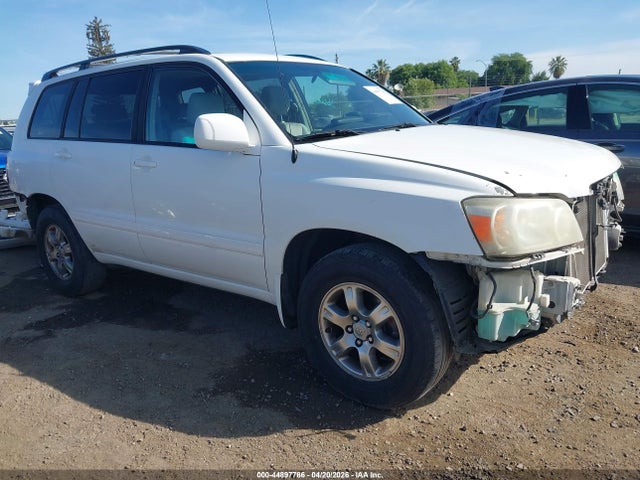 Salvage Toyota Highlander Image