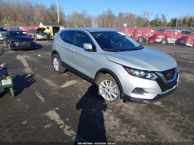 Salvage Nissan Rogue Image