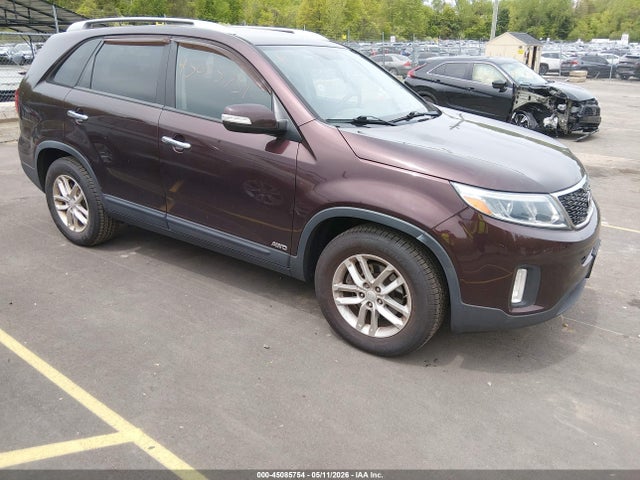 Salvage Kia Sorento Image