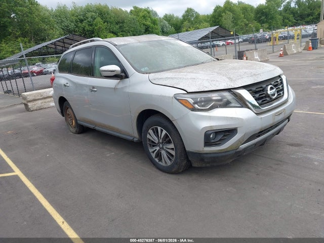 Salvage Nissan Pathfinder Image