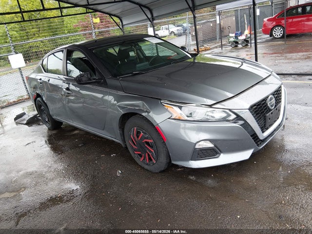 Salvage Nissan Altima Image