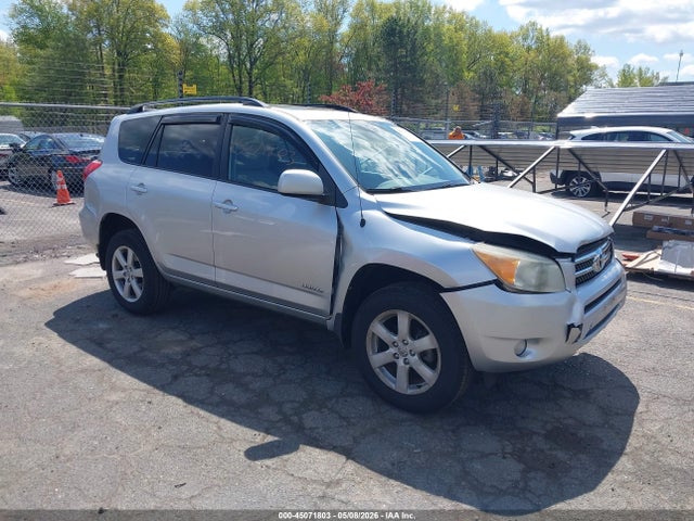 Salvage Toyota RAV4 Image