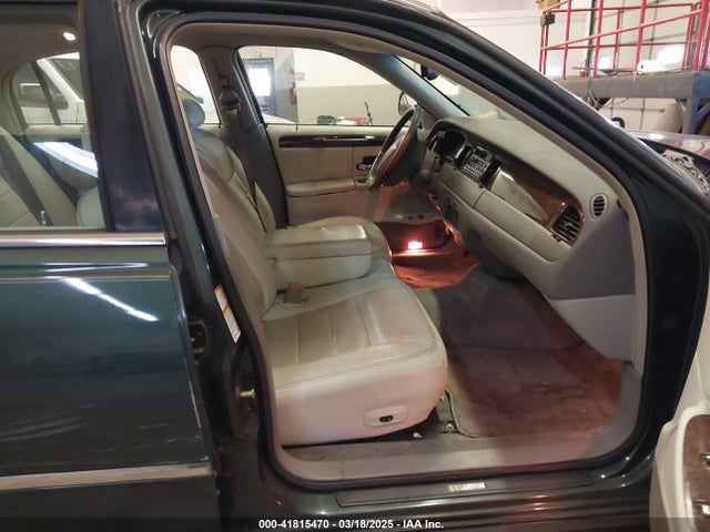 Lincoln Towncar Signature