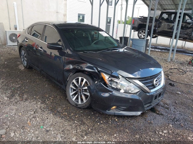 Salvage Nissan Altima Image